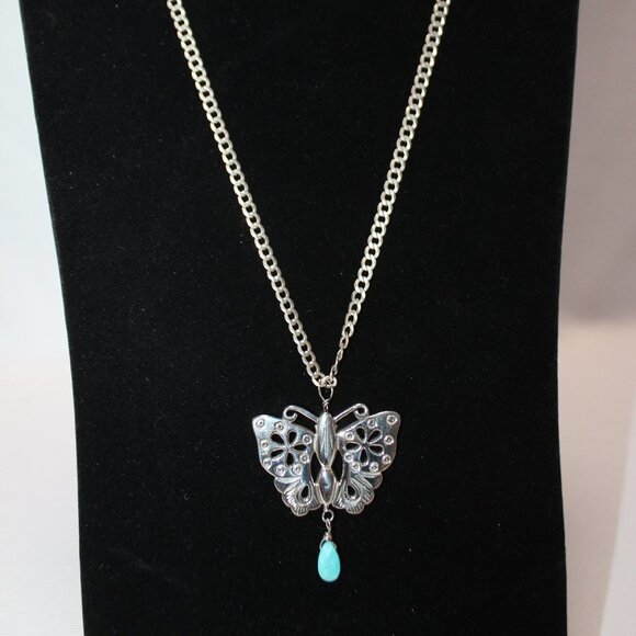 Vintage Sterling Silver Butterfly and Sterling Silver Link Chain - Picture 3 of 13